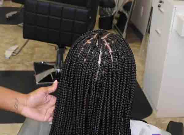Knotless Braids: A Contemporary Hair Trend with Distinct Benefits